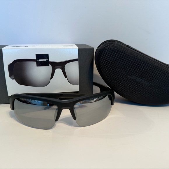 Bose Frames Tempo Audio Sunglasses with case box– Worn Once